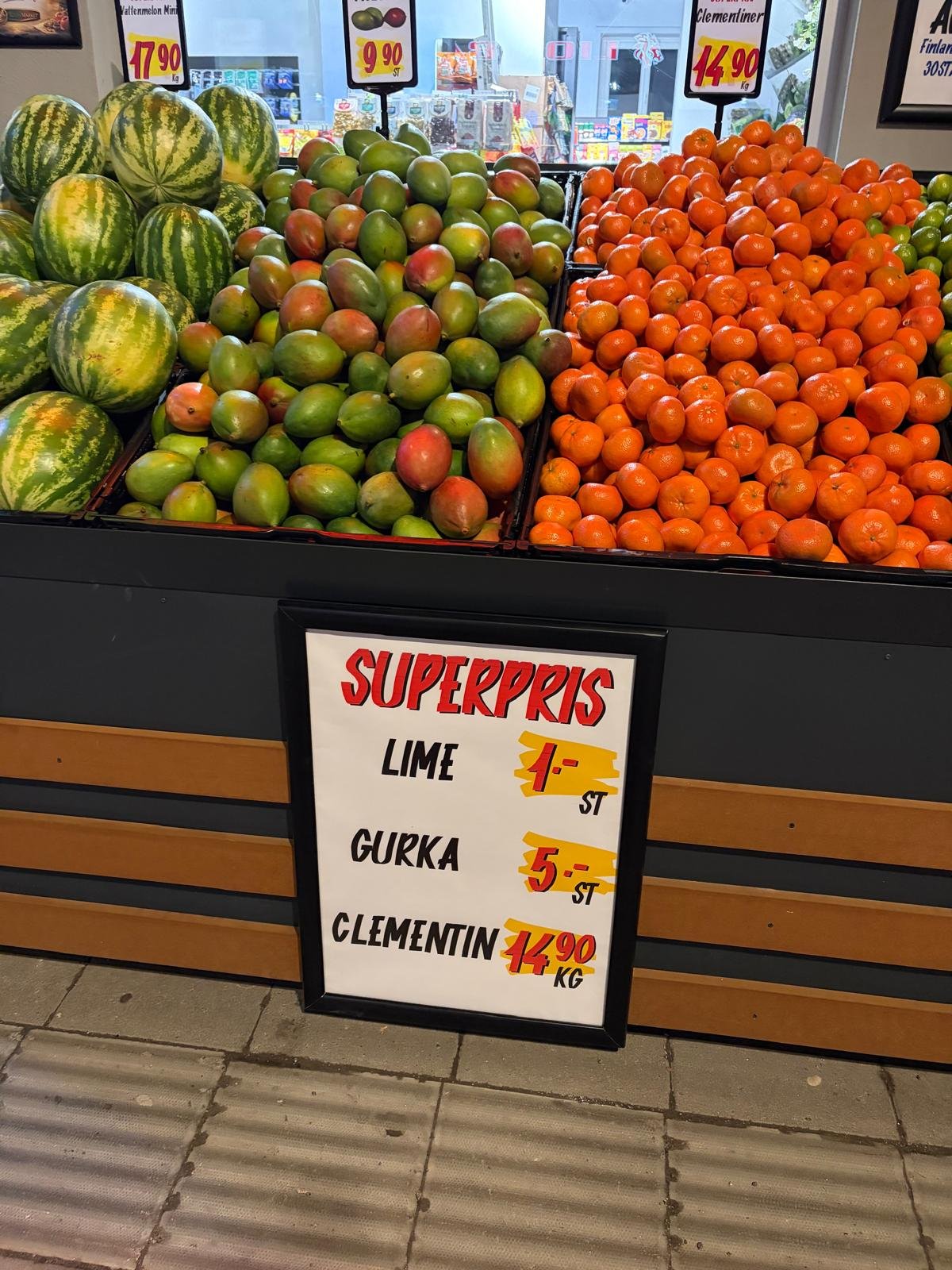 SUPERKLIPP prisskyltar i grossistbutik — skyltprogram.se