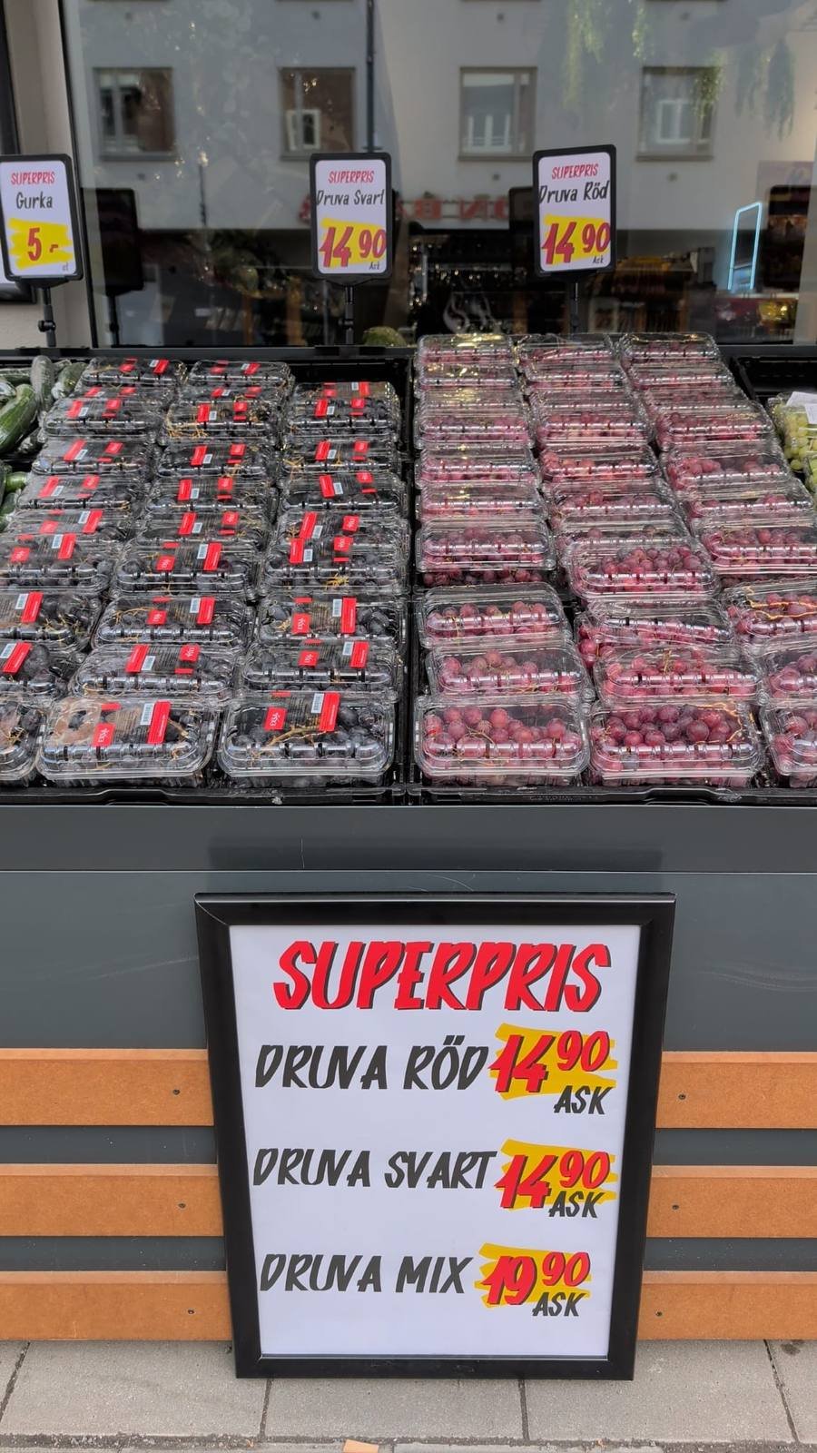 Prisskyltar i livsmedelsbutik — skyltprogram.se